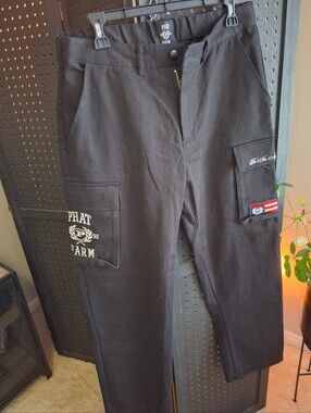 Phat Farm X Forever 21 Men.   Black Cargo Pants with Logo Patch
